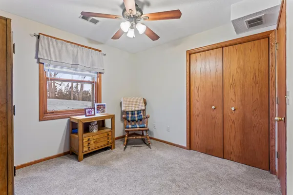 $549,900 | 23371 650th Avenue, Alden, MN 56009