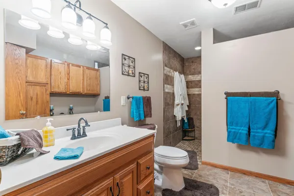 $549,900 | 23371 650th Avenue, Alden, MN 56009