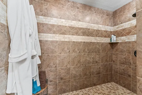 $549,900 | 23371 650th Avenue, Alden, MN 56009