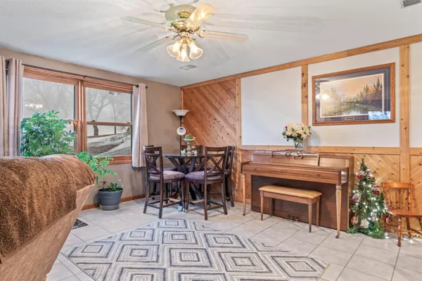 $549,900 | 23371 650th Avenue, Alden, MN 56009