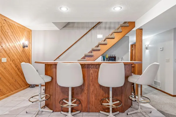 $549,900 | 23371 650th Avenue, Alden, MN 56009