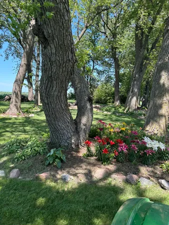 $549,900 | 23371 650th Avenue, Alden, MN 56009