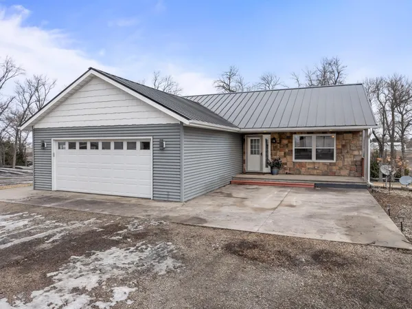 $549,900 | 23371 650th Avenue, Alden, MN 56009
