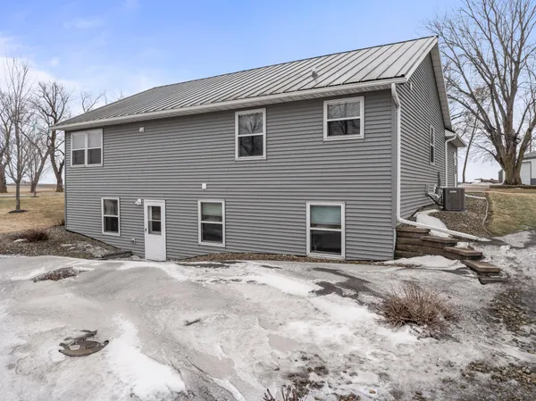 $549,900 | 23371 650th Avenue, Alden, MN 56009