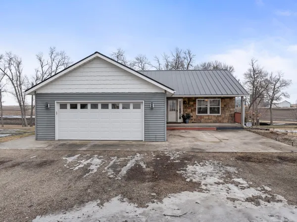$549,900 | 23371 650th Avenue, Alden, MN 56009