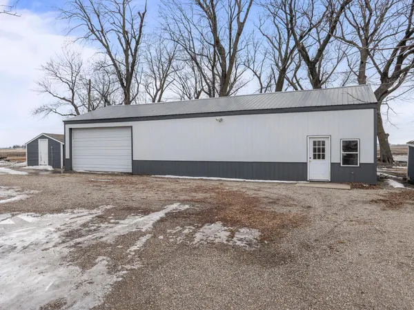 $549,900 | 23371 650th Avenue, Alden, MN 56009