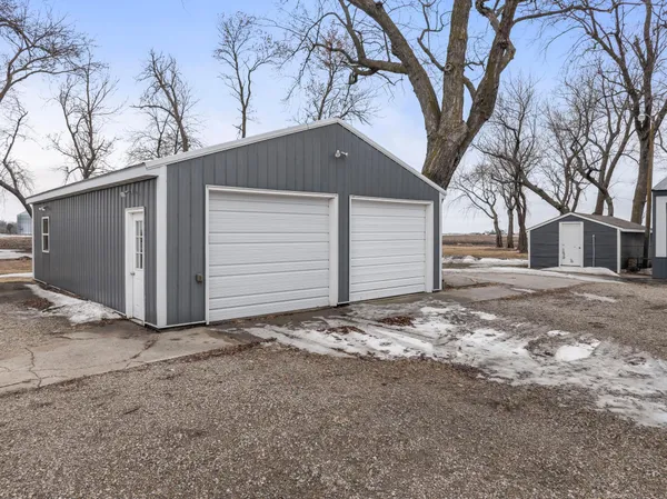 $549,900 | 23371 650th Avenue, Alden, MN 56009