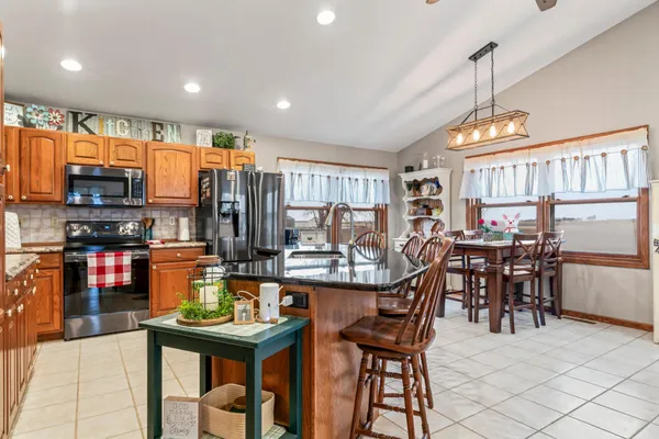 $549,900 | 23371 650th Avenue, Alden, MN 56009