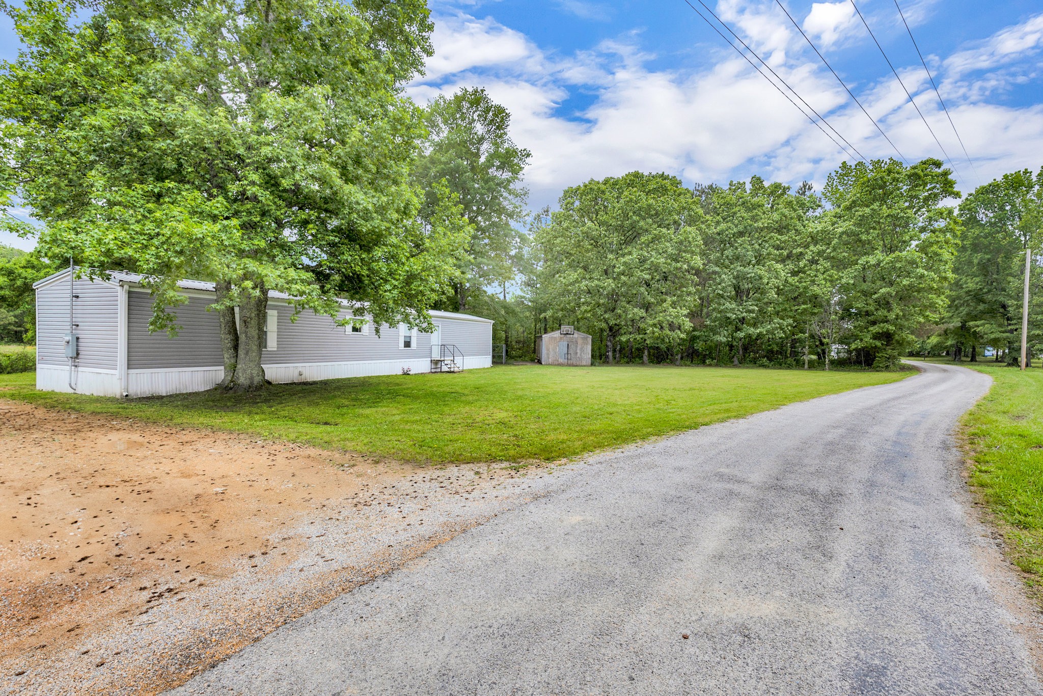 245 Henderson Road Hohenwald, TN 38462 - Photo 3 of 27 Gallery Image 3