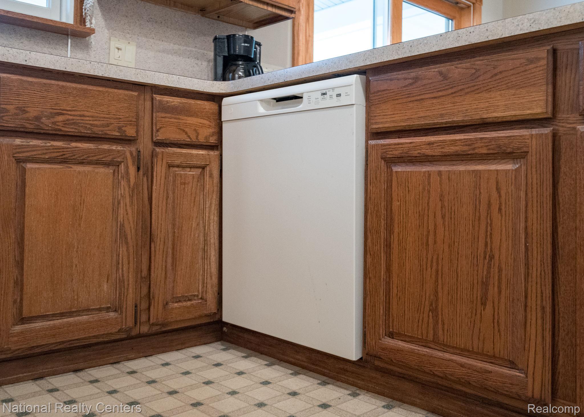 5014 Walker Road Davison, MI 48423 - Photo 12 of 54 Built in dishwasher