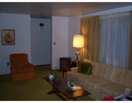 307 North Duffy Road Butler, PA 16001 - Photo 6 of 13 Living Room.