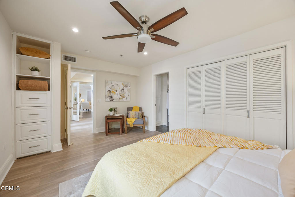 120 South Mentor Avenue, Unit 202 Pasadena, CA 91106 - Photo 20 of 40 a bedroom with a large bed and ceiling fan