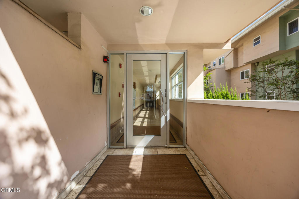 120 South Mentor Avenue, Unit 202 Pasadena, CA 91106 - Photo 36 of 40