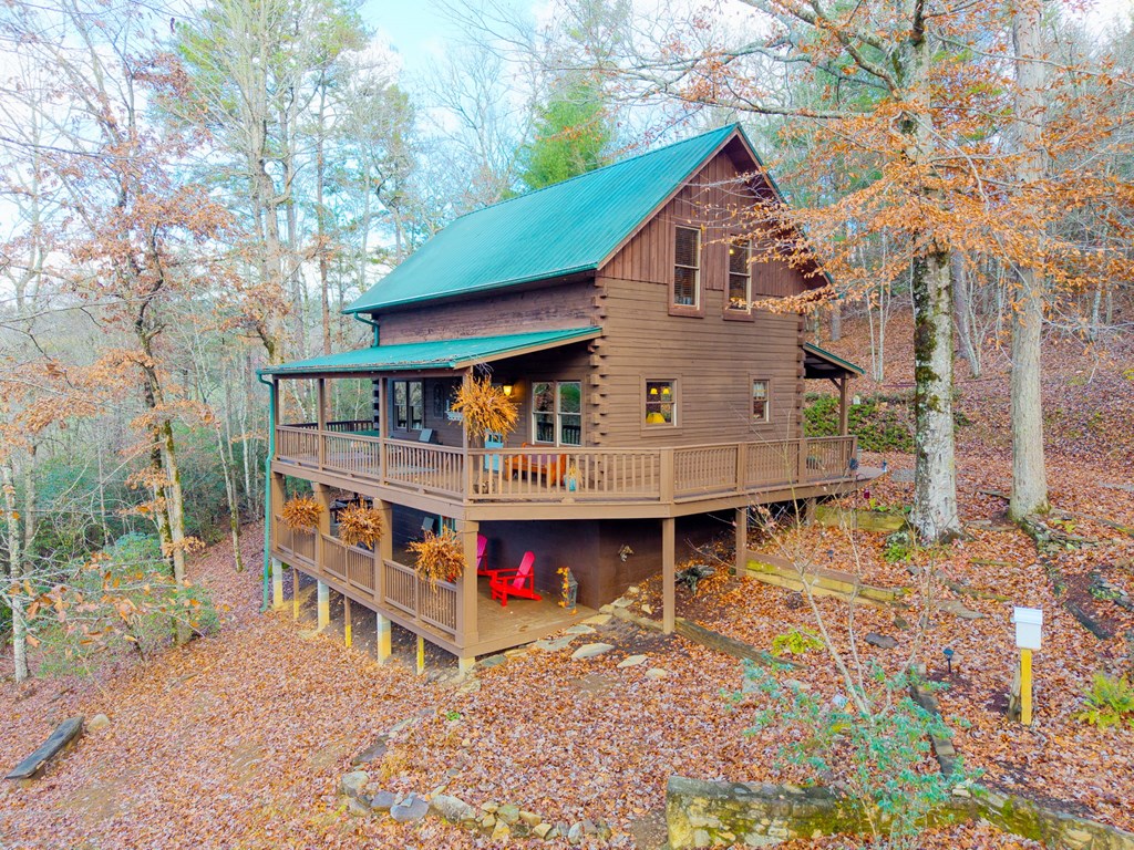 488 Smith Road Brasstown, NC 28902 - Photo 36 of 42 a backyard of a house with wooden floor and fence