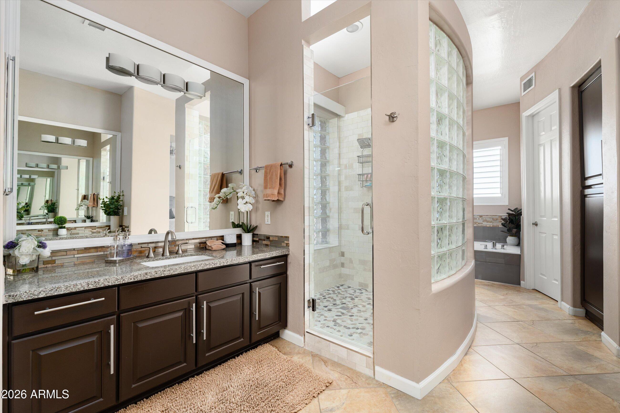 5241 East Hashknife Road Phoenix, AZ 85054 - Photo 20 of 34 26-5241EHashknifeRd-26