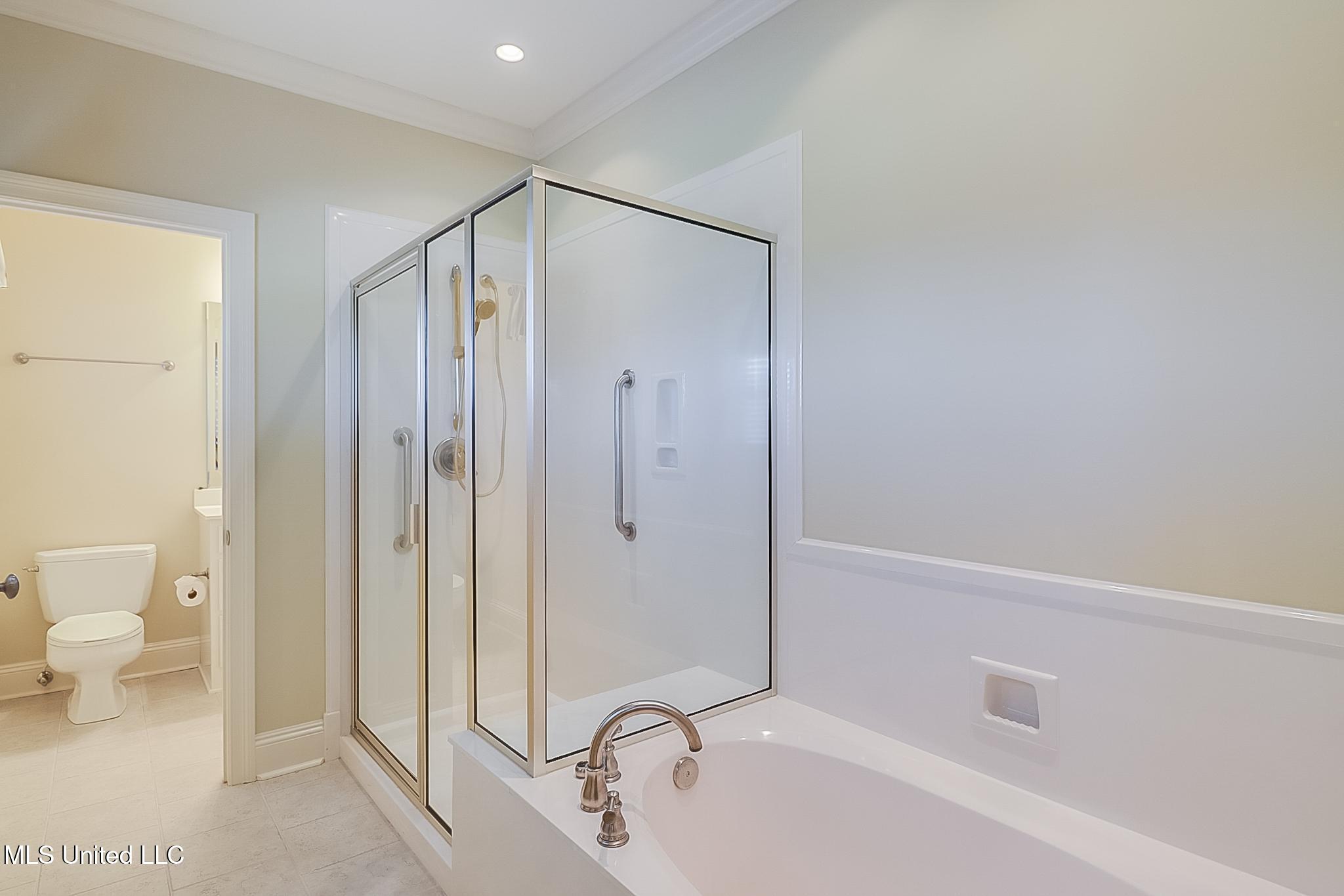 19910 Red Oak Road Saucier, MS 39574 - Photo 48 of 78 Jack n Jill bath