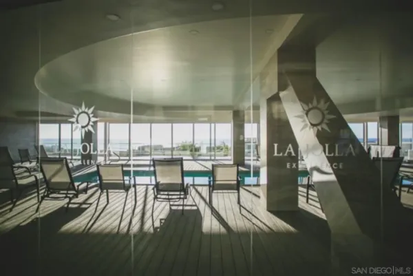 a room with lots of dining table and chairs