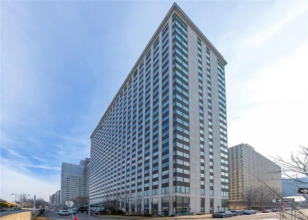 $2,250 | 320 Fort Duquesne Boulevard, Unit 8N, Pittsburgh, PA 15222