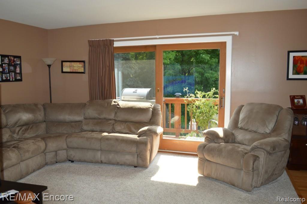 5076 Timber Ridge Trail Clarkston, MI 48346 - Photo 29 of 45 26 Family Room.jpg