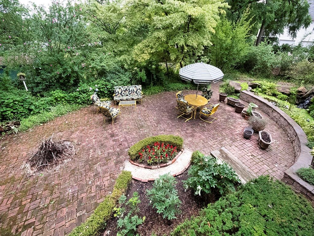 1587 Anderson Road Pittsburgh, PA 15209 - Photo 20 of 22 a view of a backyard with a table and a chair