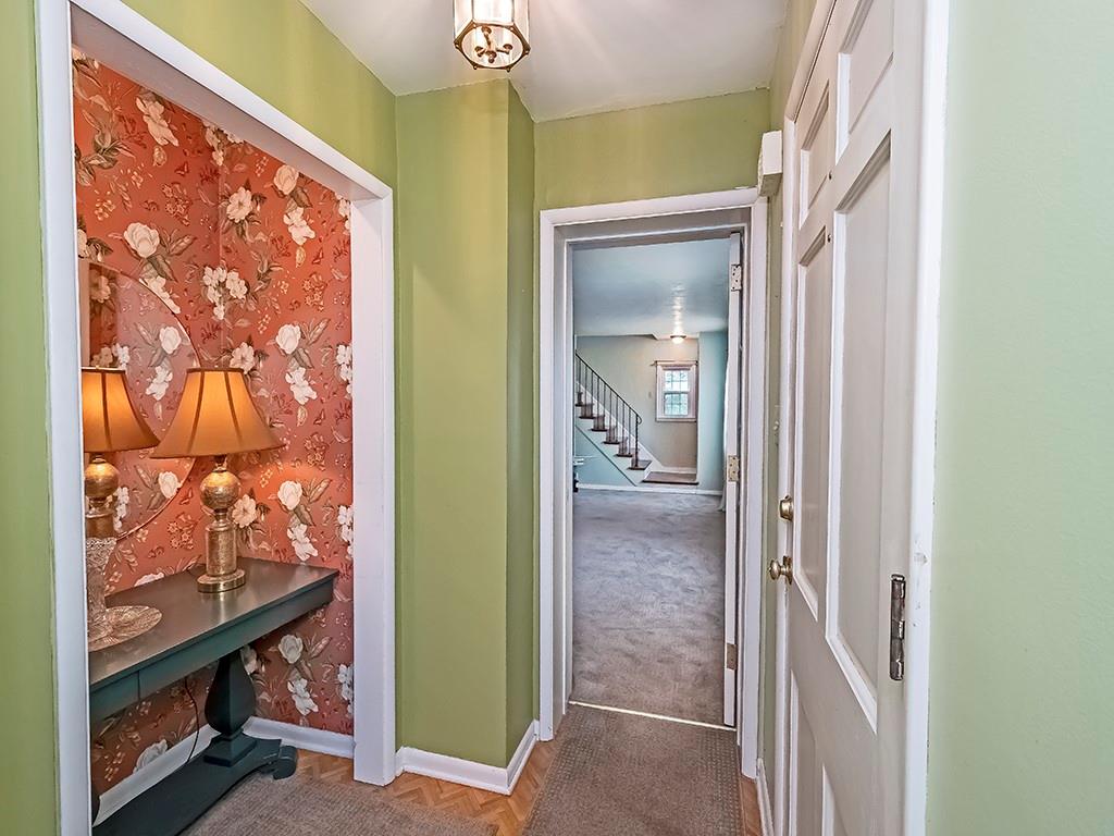 1587 Anderson Road Pittsburgh, PA 15209 - Photo 3 of 22 a view of a mirror