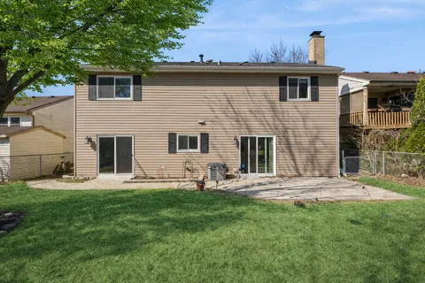 $519,900 | 35 Manchester Lane, Vernon Hills, IL 60061