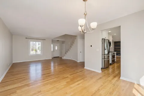 $519,900 | 35 Manchester Lane, Vernon Hills, IL 60061