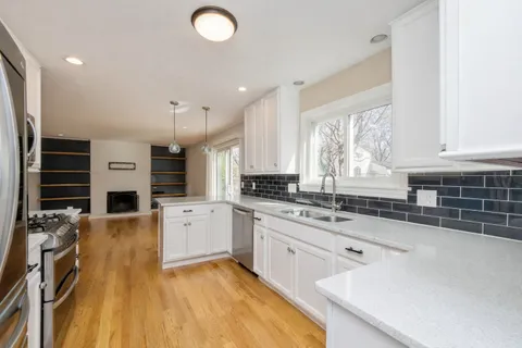 $519,900 | 35 Manchester Lane, Vernon Hills, IL 60061