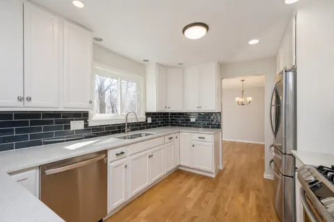 $519,900 | 35 Manchester Lane, Vernon Hills, IL 60061