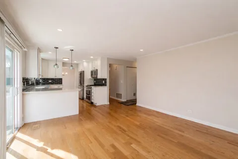 $519,900 | 35 Manchester Lane, Vernon Hills, IL 60061