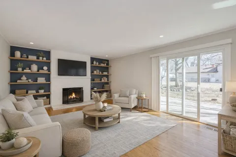 $519,900 | 35 Manchester Lane, Vernon Hills, IL 60061