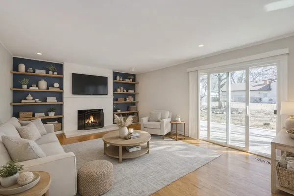$519,900 | 35 Manchester Lane, Vernon Hills, IL 60061