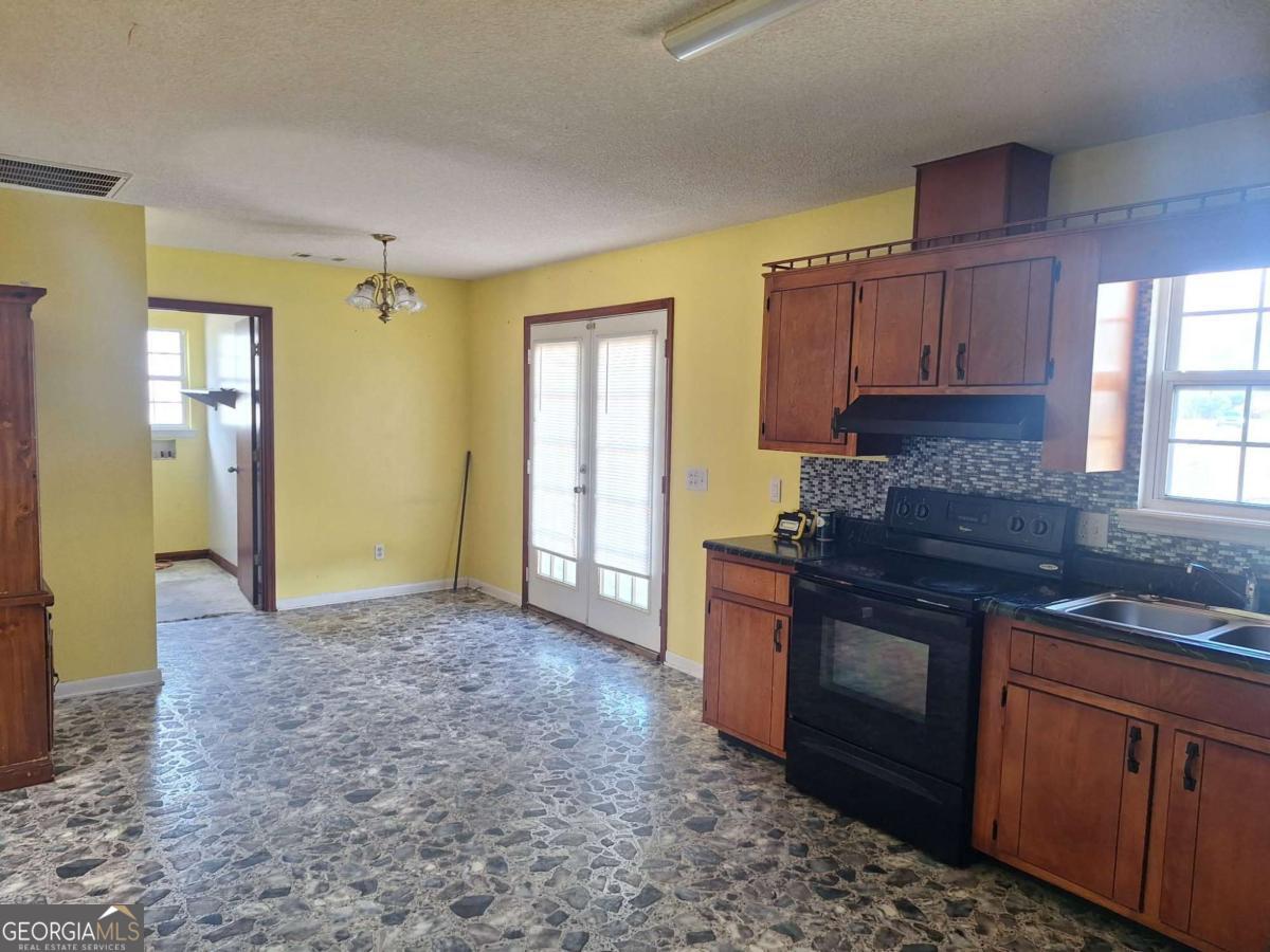 37 Faison Street Baxley, GA 31513 - Photo 2 of 17