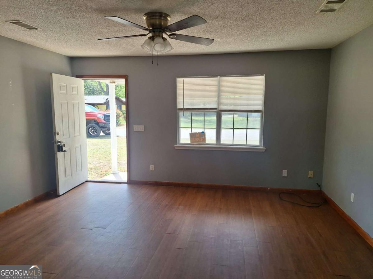 37 Faison Street Baxley, GA 31513 - Photo 7 of 17