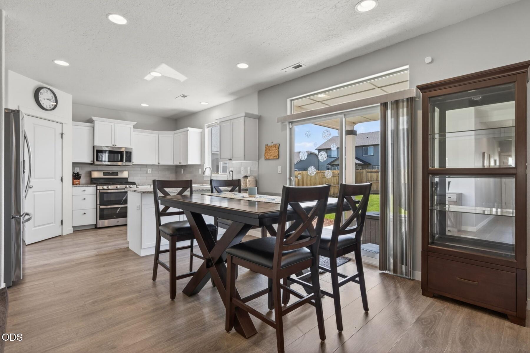 3461 Northwest 9th Street Redmond, OR 97756 - Photo 12 of 42