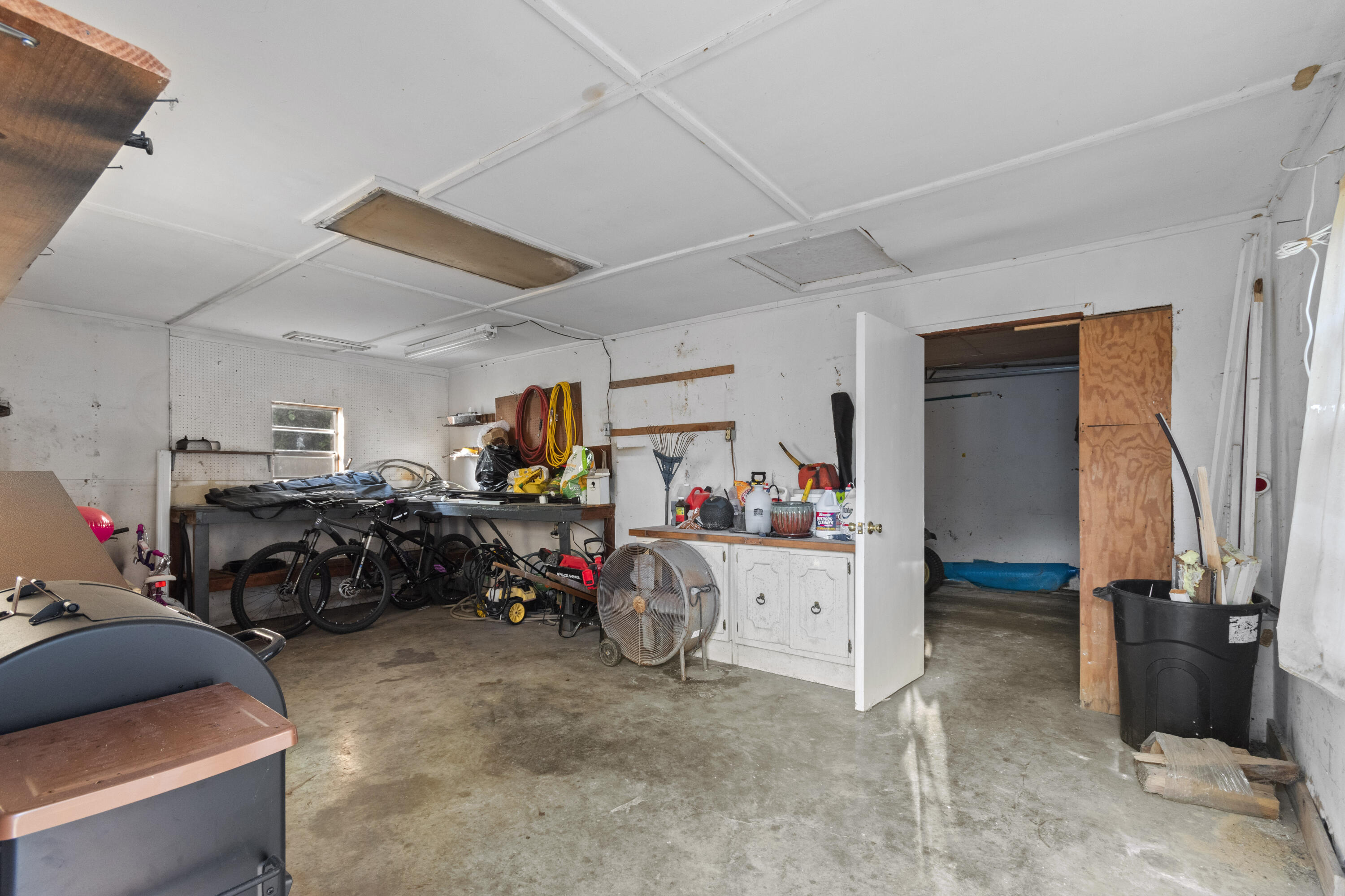 2744 Lakeview Church Road Benton, KY 42025 - Photo 20 of 33 Garage