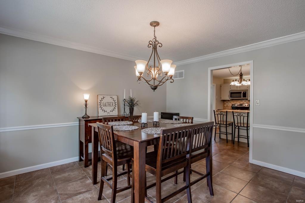 7036 Chalkstone Road St. Louis, MO 63129 - Photo 5 of 36 Gallery Image 5