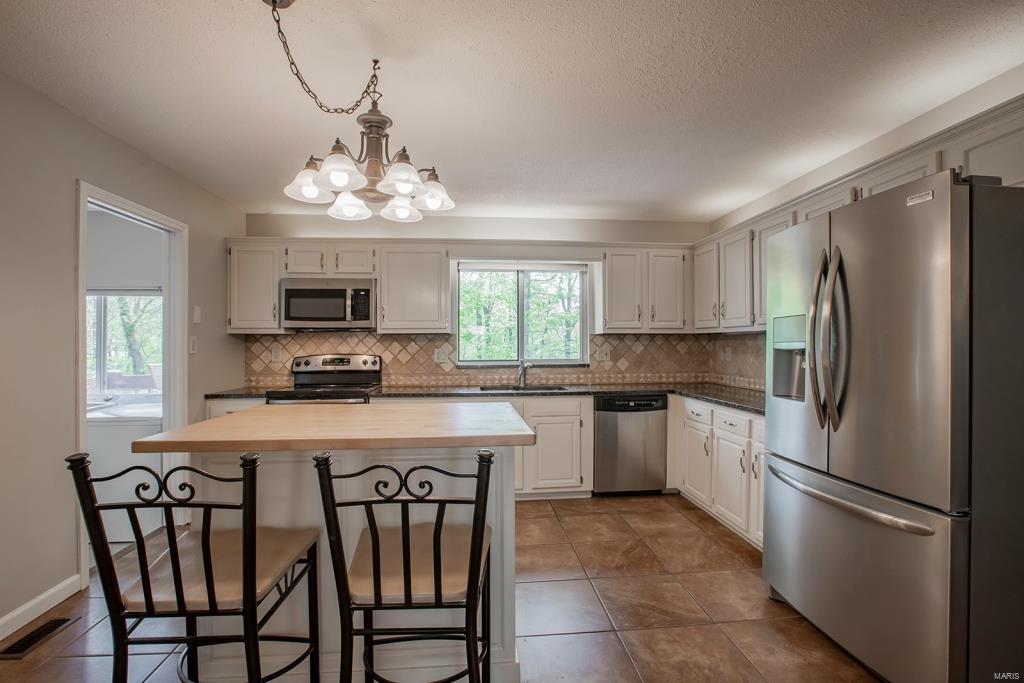 7036 Chalkstone Road St. Louis, MO 63129 - Photo 8 of 36 Gallery Image 8