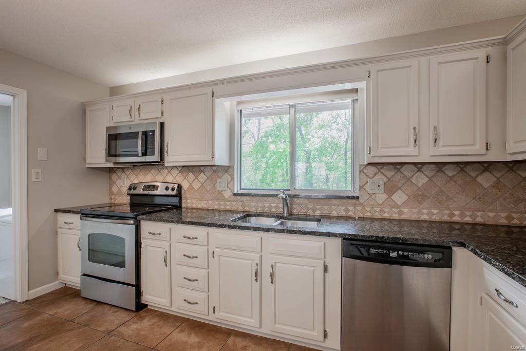 7036 Chalkstone Road St. Louis, MO 63129 - Photo 10 of 36 Gallery Image 10