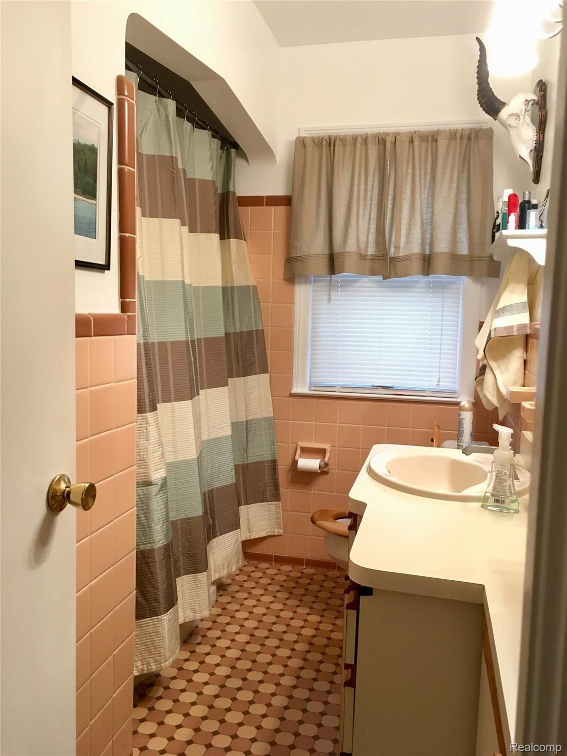 329 West Webster Road Royal Oak, MI 48073 - Photo 31 of 43 F92A5D0E-C90C-4775-A004-3CFDAC06F4CF.jpeg