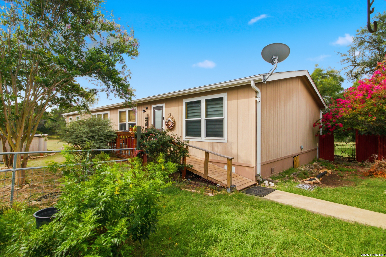 443 Oak Hills Road Pipe Creek, TX 78063 - Photo 7 of 42