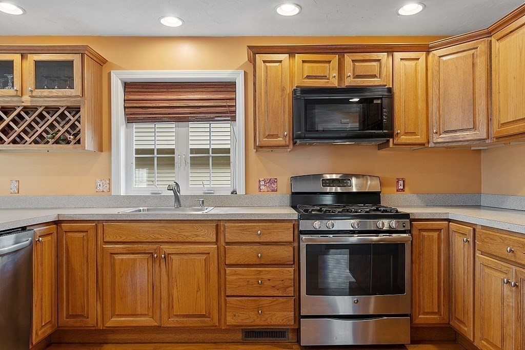 10 Bumpy Lane Methuen, MA 01844 - Photo 8 of 42