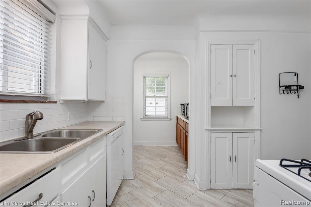 1159 Nottingham Road Grosse Pointe Park, MI 48230 - Photo 8 of 21