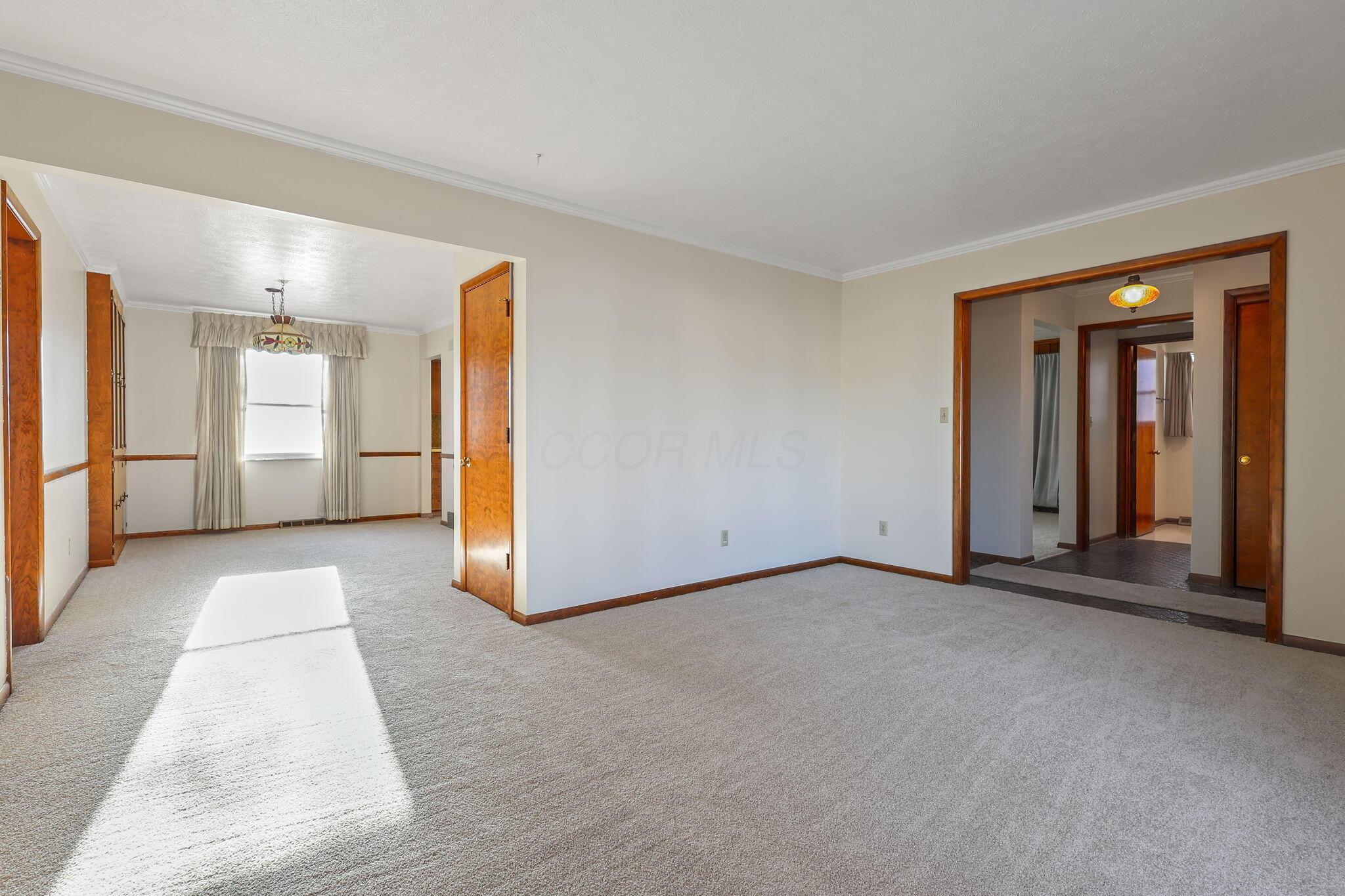 6066 Sandgate Road Columbus, OH 43229 - Photo 5 of 47 16-web-or-mls-G02A8500