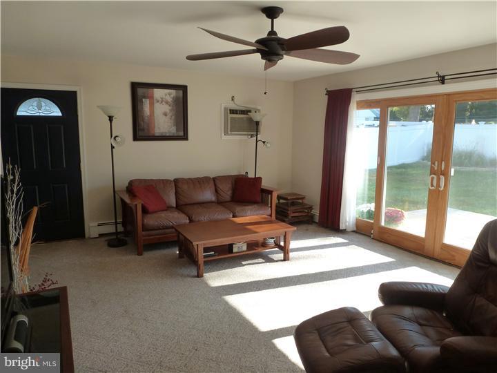 102 Ivy Hill Road Levittown, PA 19057 - Photo 4 of 22 Living Room
