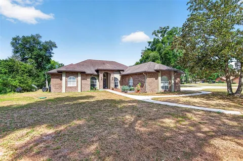 a view of a house with yard and porch