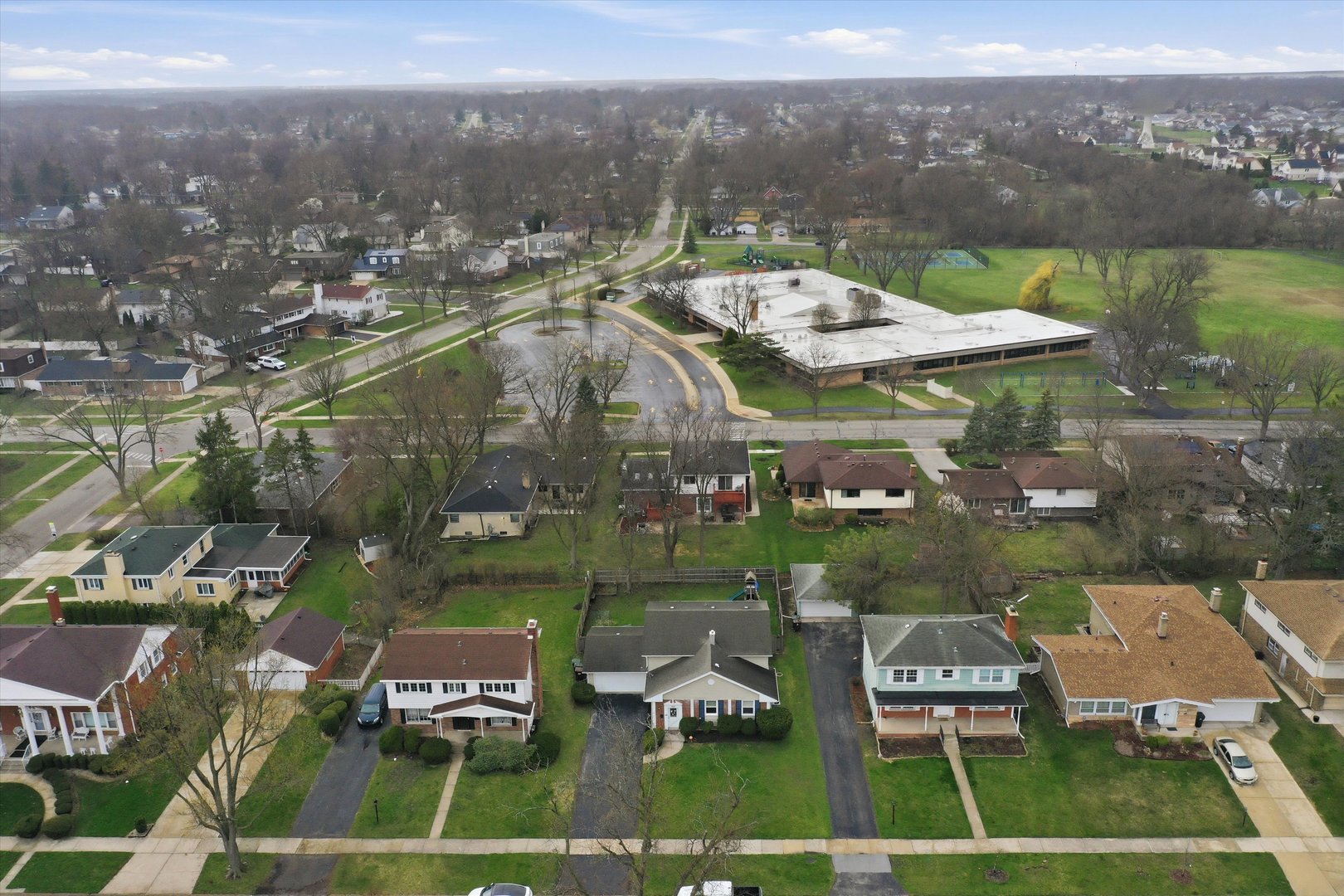 748 Ash Street Flossmoor, IL 60422 - Photo 15 of 21 a view of a city