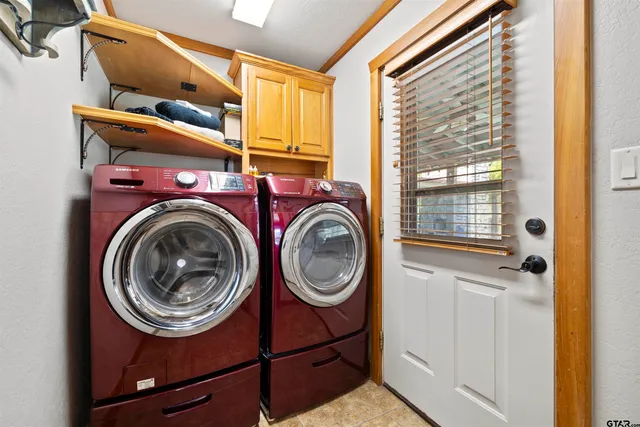 a view of a storage & utility room with washer and dryer