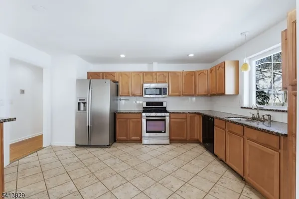 $549,000 | 105 Hillside Terrace, Califon, NJ 07830