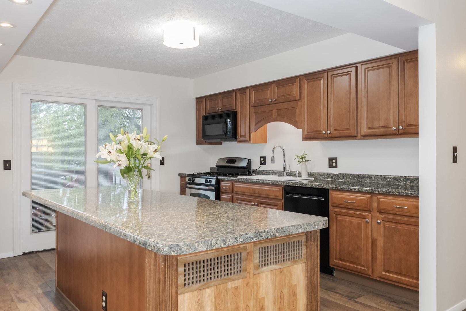 1102 Andover Road Bloomington, IL 61704 - Photo 15 of 58 Gallery Image 15